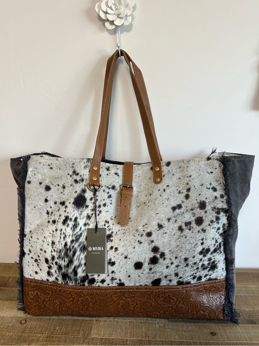 New Myra Western Cowhide Weekender Bag Leather Duffel Travel Carry-On Boho - Picture 8 of 8